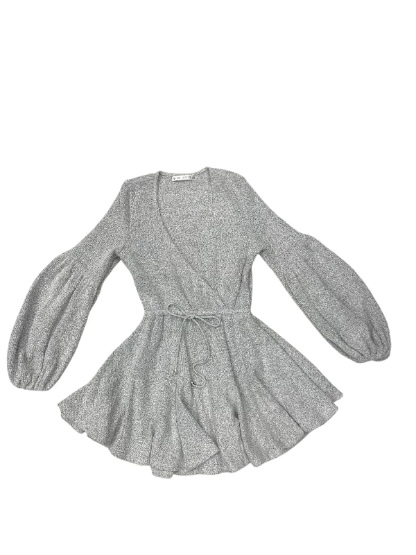 Dress Casual Short By Clothes Mentor In Grey, Size: Xs